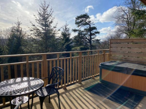 Beechnut Lodge with Hot Tub